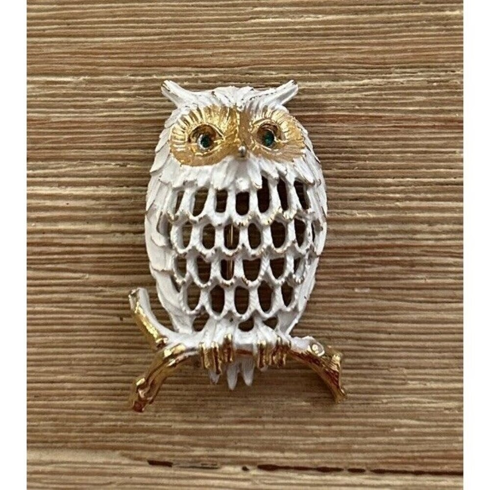 VTG Napier Enameled Wire Mesh White Owl On Branch Pin/Brooch w/ Rhinestone Eyes